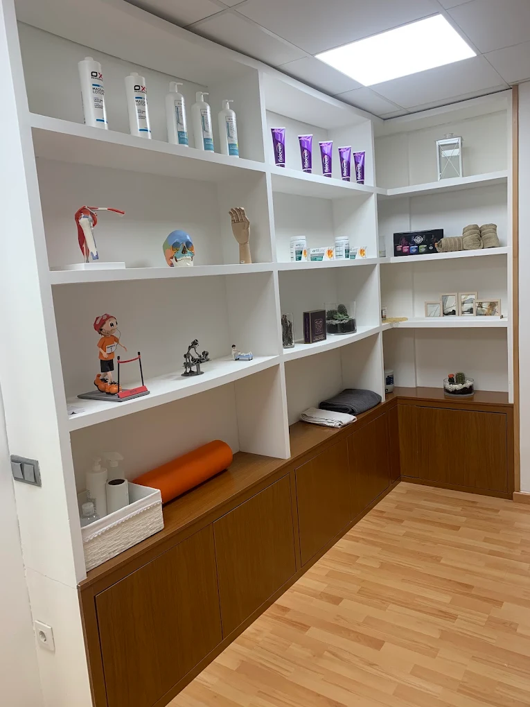 Interior del centro Fisiopràctic Castelldefels