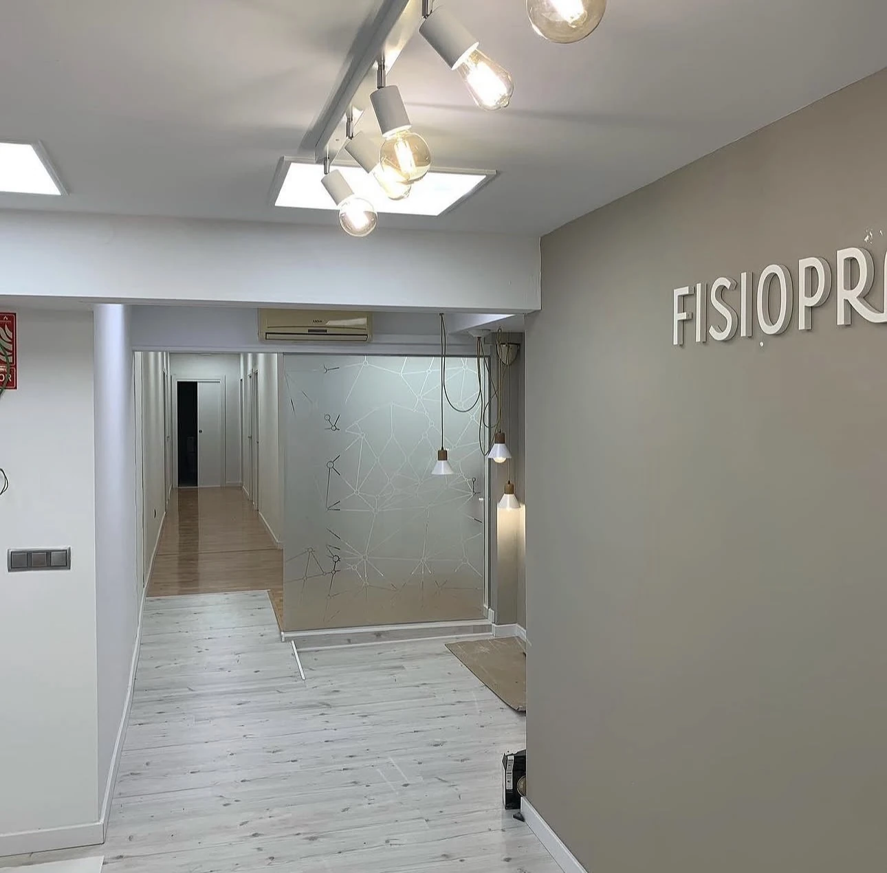 Zona común del centro Fisiopràctic Castelldefels